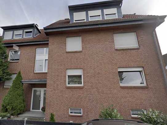 Großzügige Dachgeschosswohnung mit Kamin, Balkon und ausgebautem Dachboden in ruhiger Lage