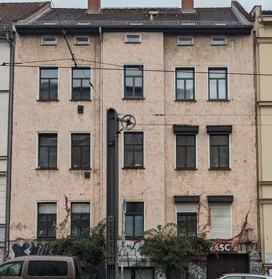 Schöne 4 Zi-Wohnung mit sep. Küche mit Einbauküche, Laminat, und Wannenbad, in der nördl..Innenstadt