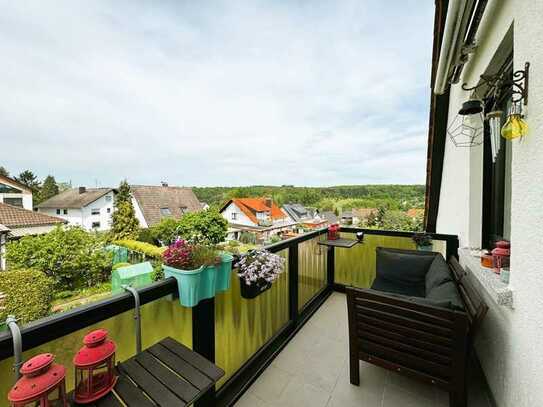 Charmante Dreizimmerwohnung mit Balkon und herrlichem Ausblick ins Grüne
