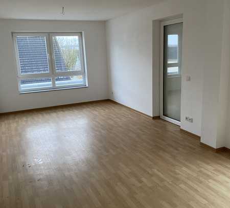 Neuwertige Penthouse-Wohnung mit Aufzug und Balkon