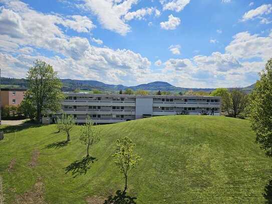 Sonnige 3,5 Zimmerwohnung mit Balkon und Aufzug, in ruhiger und sonniger Lage