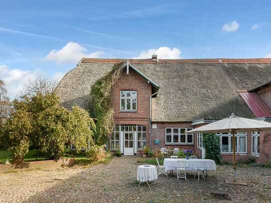 Saniertes Bauernhaus in solitärer Lage - Hofleben in Lohbarbek nordwestlich von Hamburg