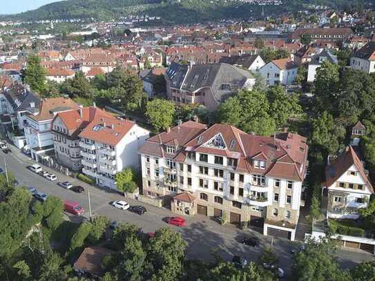 Charmante Villa mit stilvollen Büroeinheiten und attraktivem Penthouse mit großartiger Aussicht