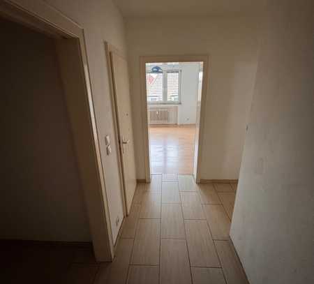 zentrale 3-Zimmer Wohnung mit Balkon