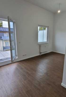 Ab sofort! Erstbezug nach Sanierung. Tolle Dachgeschosswohnung mit Balkon