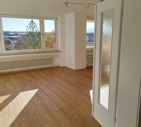 Helle, ruhige und vollständig renovierte schöne 3-Zimmer Wohnung in Neuried