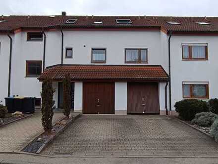 Wunderschöne Dachgeschosswohnung 
Garage - Balkon - Gäste WC - 70,5 m² - 3.5 Zi.