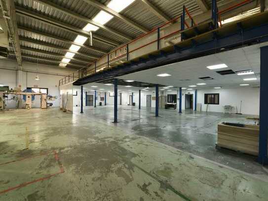 Provisionsfreie 750 m² Lagerfläche mit Mezzanine | Rampe + ebenerdig