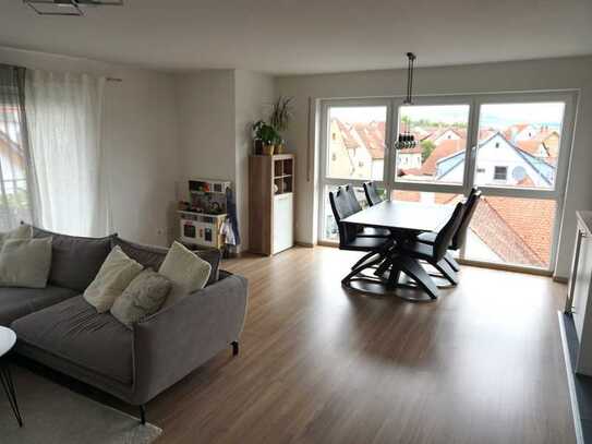 Neuwertige und helle 6-Zimmer-Maisonette-Wohnung mit Südbalkon und traumhafter Aussicht in Sersheim