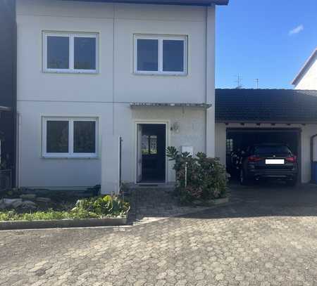 **Breisach-OT: DHH mit 5 Zi. und Garten+Garage sucht neue Mieter!**