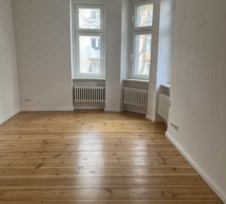 50% Miteigentumanteil von 17 Balkon -Wohnungen! 3 Freiwerdende WE mit Balkon! Burg Steglitz: Altbau!