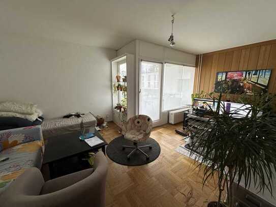 2-Zimmer Wohnung mit Balkon , Blick ins Grüne , zentral in Berlin Steglitz - vermietet