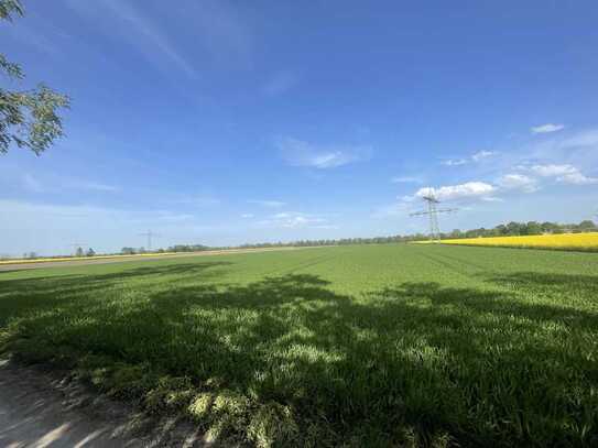 Ackerfläche am Ortsrand von Prittriching. 
Sofort zu bewirtschaften, evtl. Chance auf PV-Park!