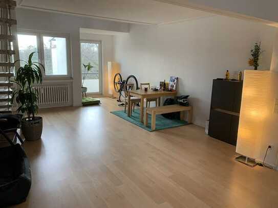 Geräumige 2,5-Zimmer-Maisonette-Wohnung in Düsseldorf