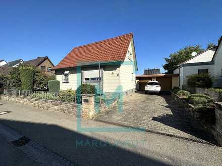 Ruhig gelegenes Einfamilienhaus mit 2 Garagen und großen Garten(2. Bauplatz möglich)