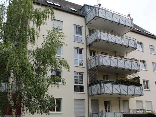 Barrierefreier Zugang - 2 Raum Wohnung mit Balkon, moderne Einbauküche und Aufzug in ruhiger, zen...