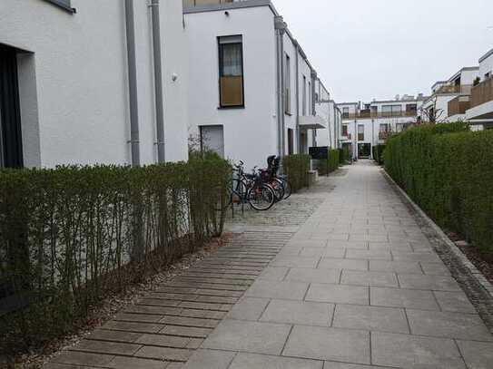 Hochwertige 3 Zi.-Gartenwohung mit sonniger Terrasse in Trudering/ München