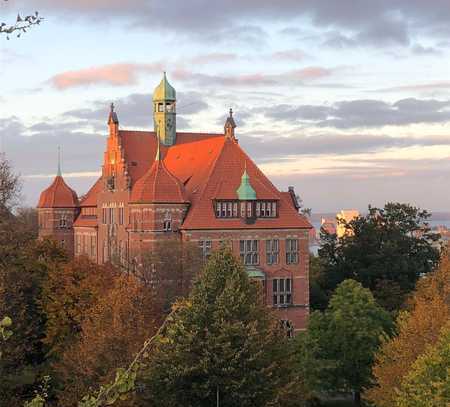 Flensburg Museumsberg - Großzügige und freundliche Altbauwohnung mit Süd-West-Balkon