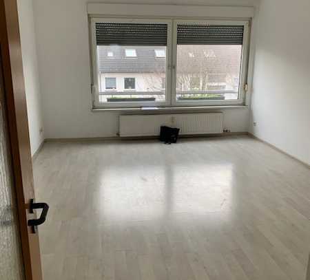 Freundliche, gepflegte 3,5-Zimmer-Dachgeschosswohnung in Duisburg