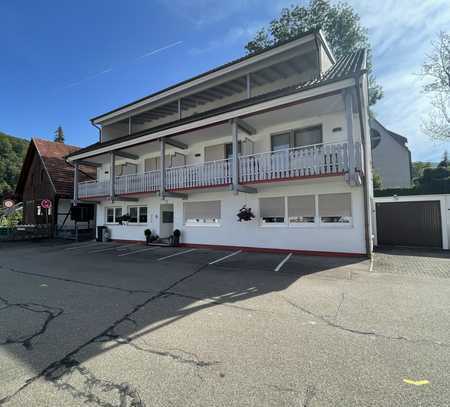 Blick auf den Hohen Urach - 2 Zimmer Wohnung nahe der Altstadt!