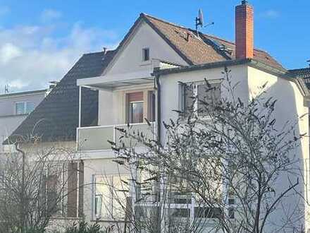 Grüneburg Immobilien EIN- und/ oder Zweifamilienhaus mit kleinem Nebengebäude