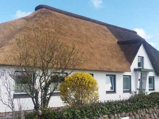 Reetdach- Haus in Nordfriesland an der Nordsee in Katharinenheerd