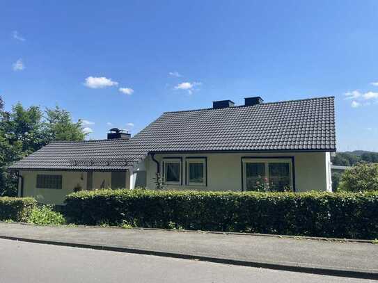 Ein- bis Zweifamilienhaus mit Traumhaften Ausblick in Siegen