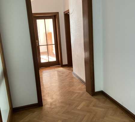 Sanierte 3-Zimmer-Altbauwohnung mit Loggia und Einbauküche in Neuwied