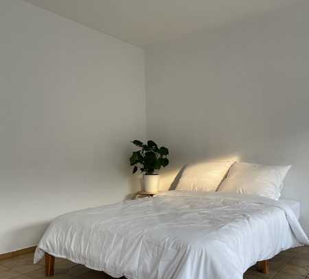 Renoviertes Möbliertes Zimmer in idealer //Renovated & Furnished Room in Ideal Location