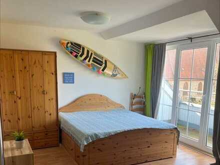 Stilvolle, geräumige und neuwertige 1-Zimmer-Wohnung mit Balkon und EBK in Rövershagen