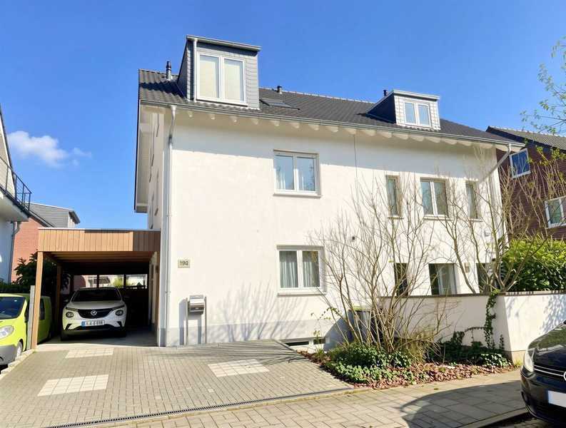 Traumhaftes Familiendomizil in Köln-Zündorf – Wo Lebensqualität zuhause ist