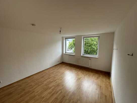 Helle 3 Zimmer Wohnung, Aschaffenburg Stadtmitte, renoviert, Balkon, mit Blick auf die Stadthalle