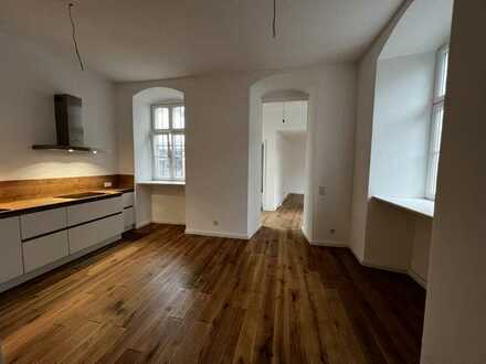 Kernsanierte 2-Zimmer-Wohnung mit Garten & Einbauküche in historischem Gebäude in Rheinnähe