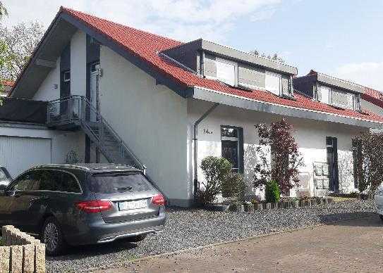 nicht alltägl Eigentumswohnung: Oberwohnung mit sep. Eingang und gr. Dachterrasse