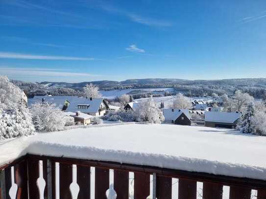 Provisionsfreie Wohnung in Winterberg-Neuastenberg mit Pelletofen und Balkon mit schönem Ausblick