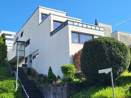 Natur- und Stadtnah | Sanierte 4,5-Zimmer-Terrassenwohnung mit Hausgefühl