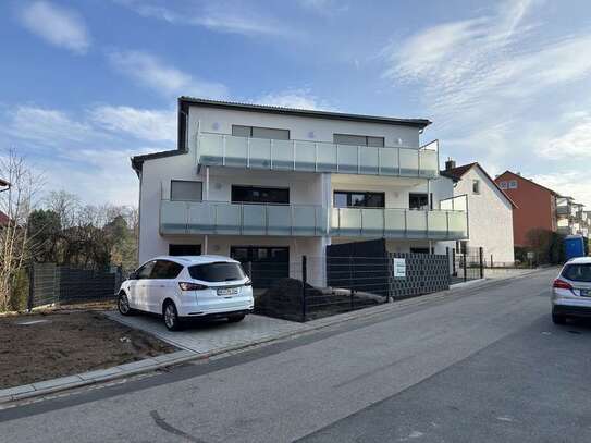 Erstbezug: Stilvolle 3,5-Zimmer-EG-Wohnung mit geh. Innenausstattung mit Balkon und EBK