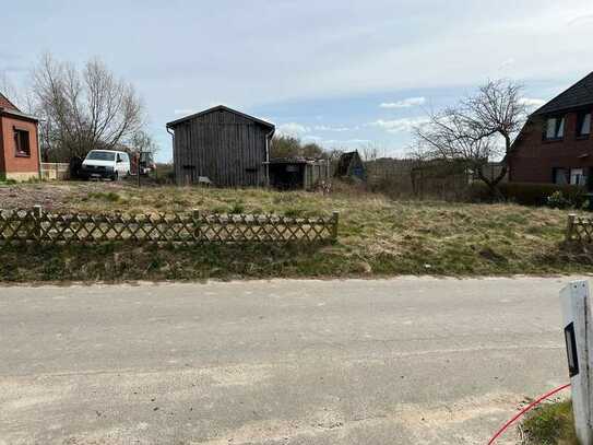 Baugrundstück in Fargau - Pratjau 766 m² Scheunenseite und rechts daneben (2 Flurstücke)