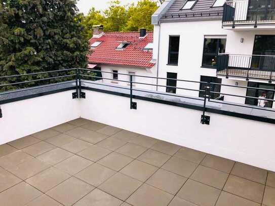 City-nah und doch ruhig: Exklusive 2-Zimmer-Terrassenwohnung mit EBK und Stellplatz