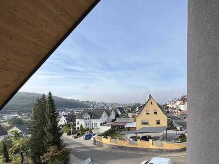 Maisonette Wohnung Neubau Erstbezug mit zwei Zimmern, Balkon und Einbauküche