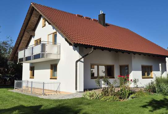 Einfamilienhaus mit großem Garten