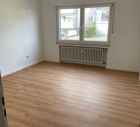 Erstbezug nach Sanierung mit Balkon: attraktive 2-Zimmer-Wohnung in Leverkusen