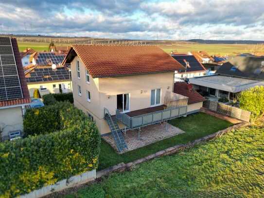 Familienfreundliches Einfamilienhaus auf 3 Ebenen mit großer Terrasse, Garten und Garage