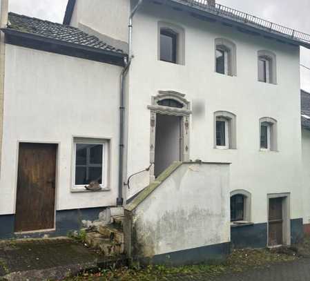 Einfamilienhaus in ruhiger Ortslage in Eisenschmitt!