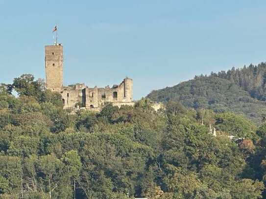 Einzugsbereites Schatzkästchen mit Panoramablick für die kleine Familie