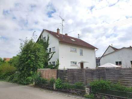 Zweifamilienhaus mit großem Grundstück und 3 Großgaragen, in Ofterdingen;