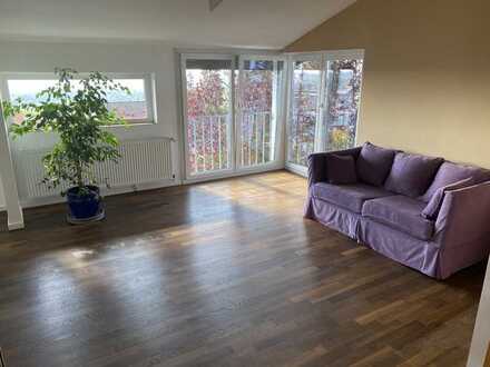 Helle 3,5-Zimmer-Wohnung nahe Kronberg mit Skylineblick auf Frankfurt m. Terrasse und EBK