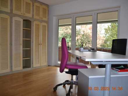 Schöne 5-Zimmer-Wohnung mit überdachtem Balkon - ideal auch für Büro- und Praxisräume