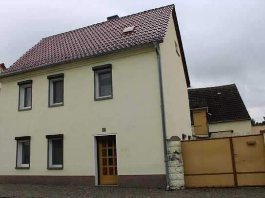 Einfamilienhaus mit kleinem Nebengelass, Garten und Garage in der Gneisenaustadt Schildau