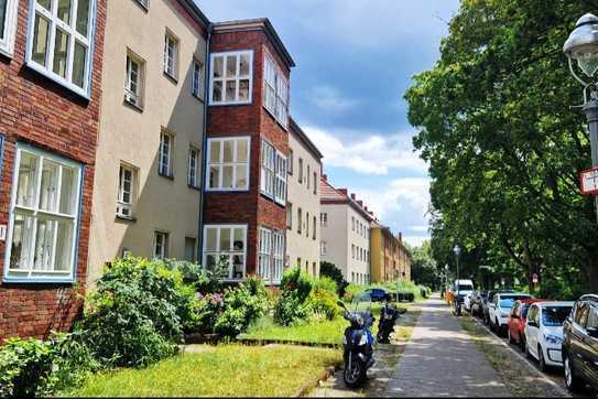 Top gepflegte Altbauwohnung nahe S/U-Bahn Tegel -provisionsfrei-